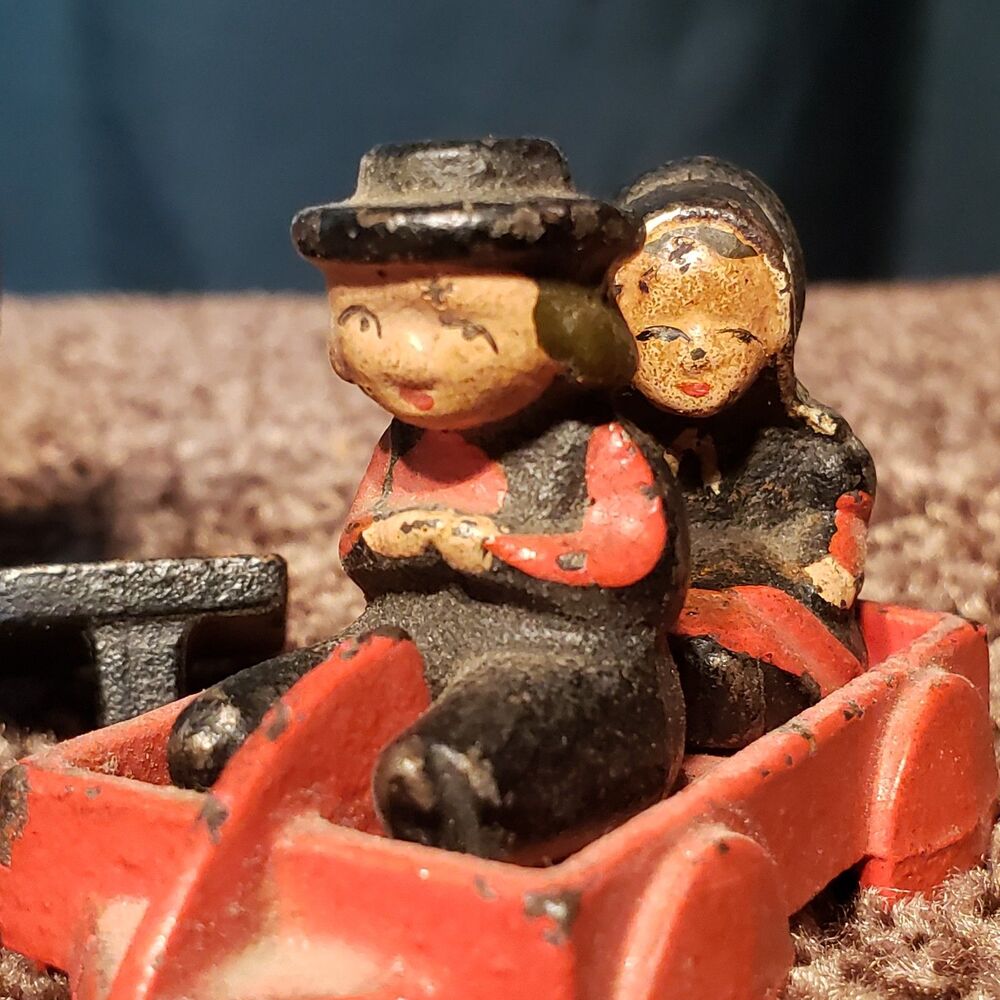 VTG Cast Iron Amish Mennonite Family Figurines School Church Yard (8 piece set) - Picture 9 of 10